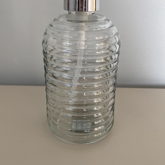 ⭐️ 2 for $10 Ribbed glass soap dispenser - Picture 3 of 4